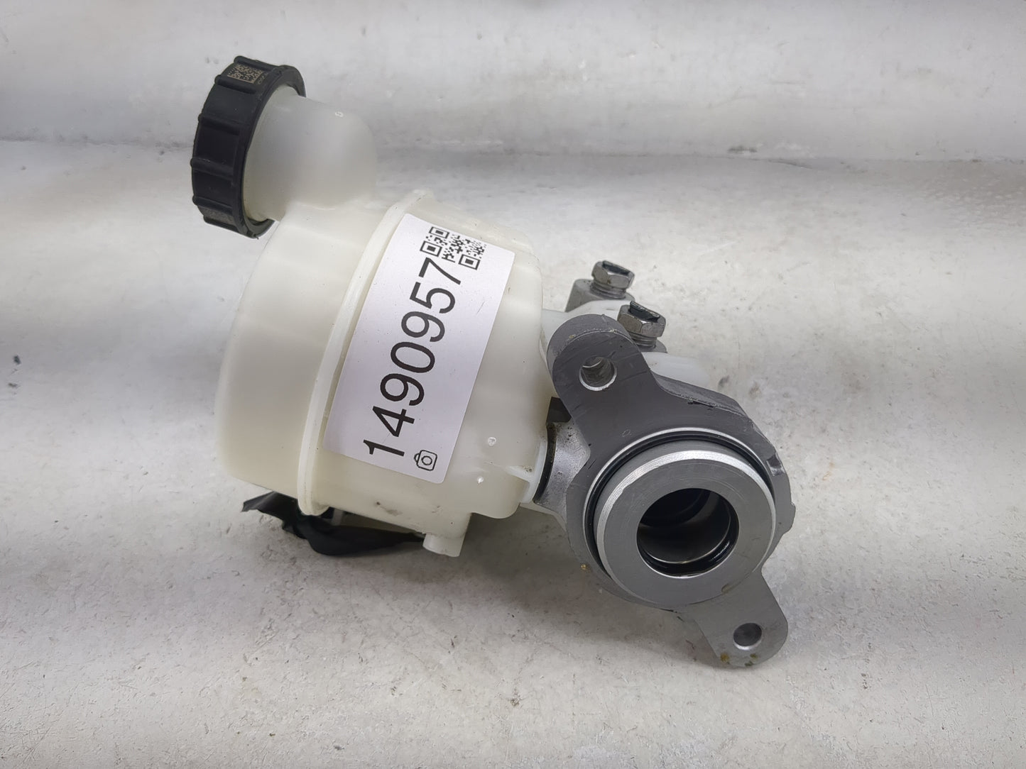 2015-2022 Ford Mustang Brake Master Cylinder 1490957 - Oemusedautoparts1.com