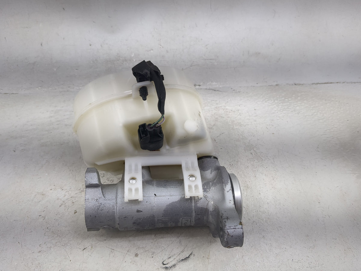 2015-2022 Ford Mustang Brake Master Cylinder 1490957 - Oemusedautoparts1.com