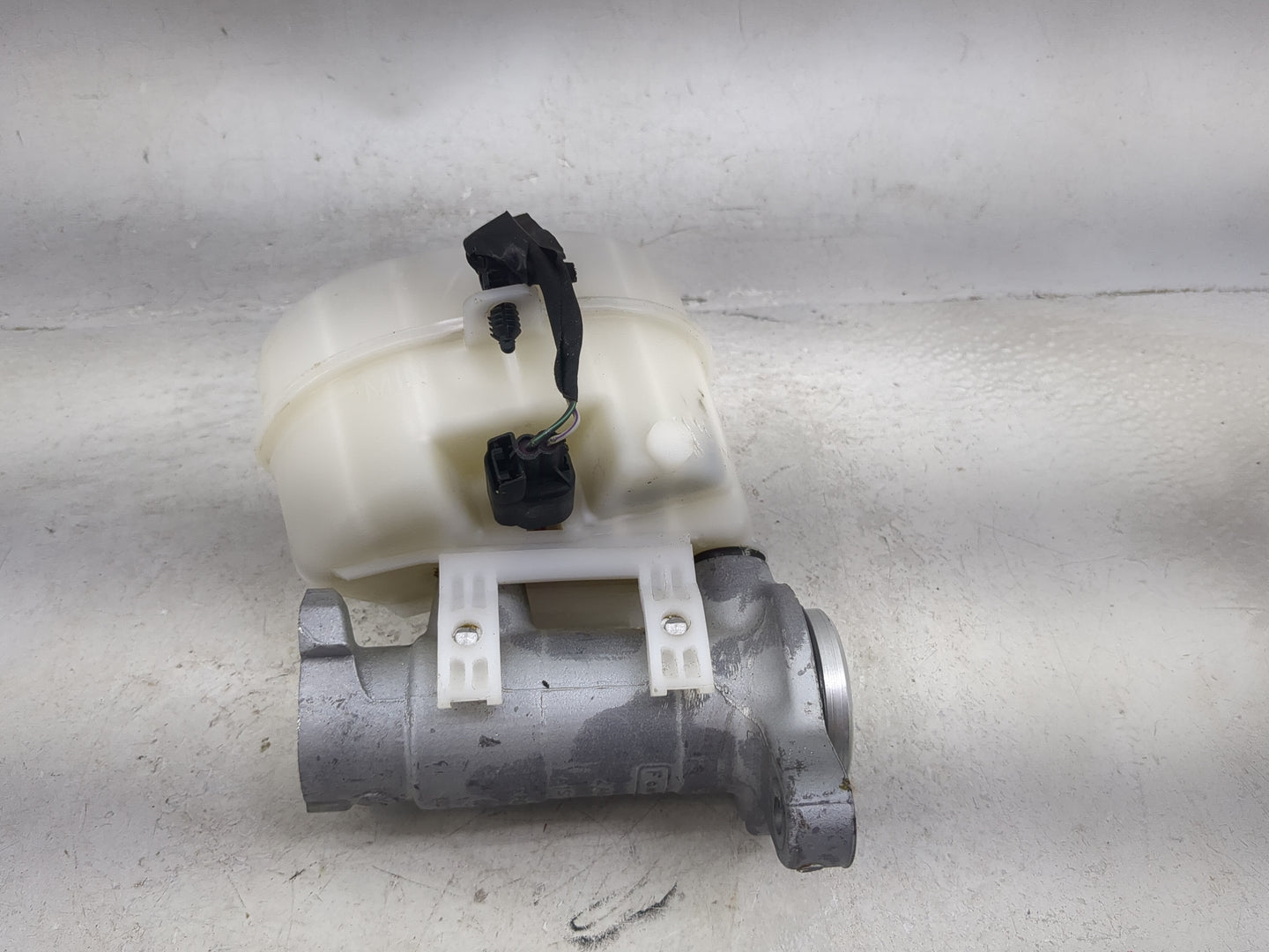 2015-2022 Ford Mustang Brake Master Cylinder 1490957 - Oemusedautoparts1.com