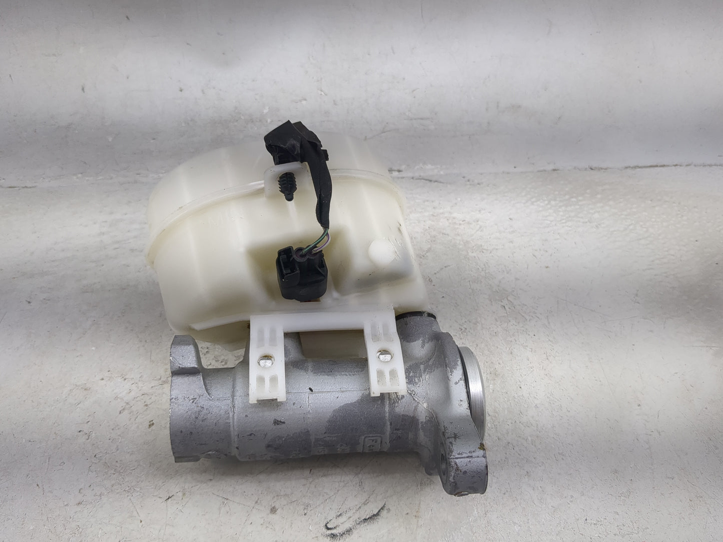 2015-2022 Ford Mustang Brake Master Cylinder 1490957 - Oemusedautoparts1.com