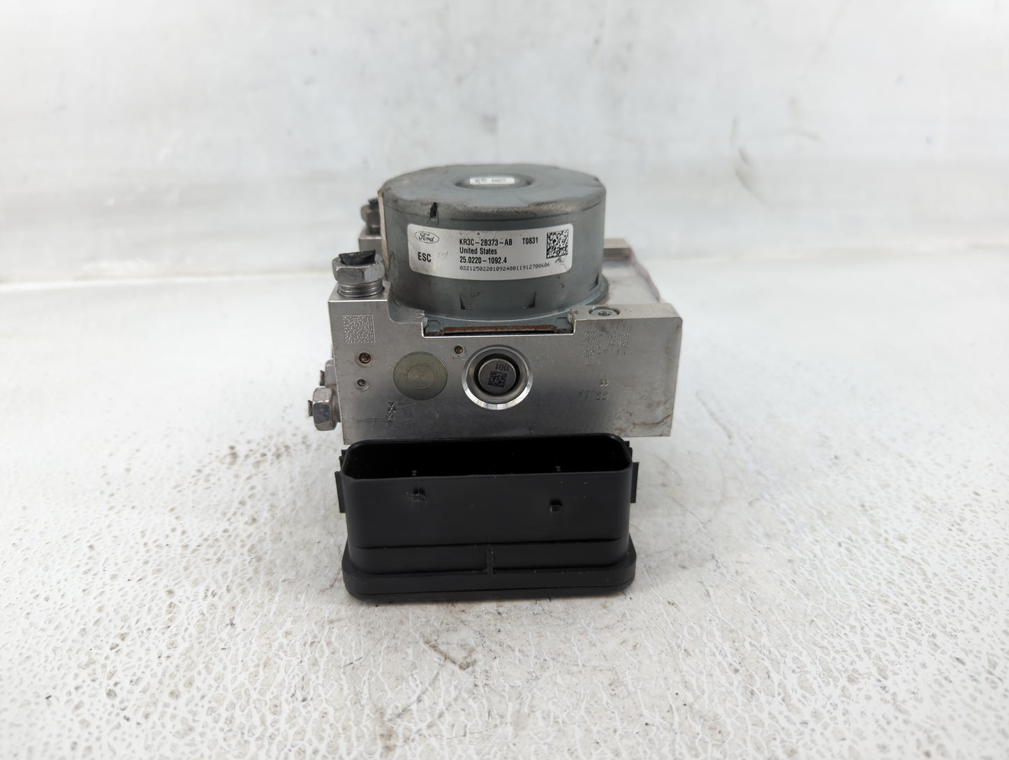 2019-2022 Ford Mustang ABS Pump Control Module Replacement P/N:KR3C-2B373-AB KR3C-2C219-AB Fits Fits 2019 2020 2021 2022 OEM