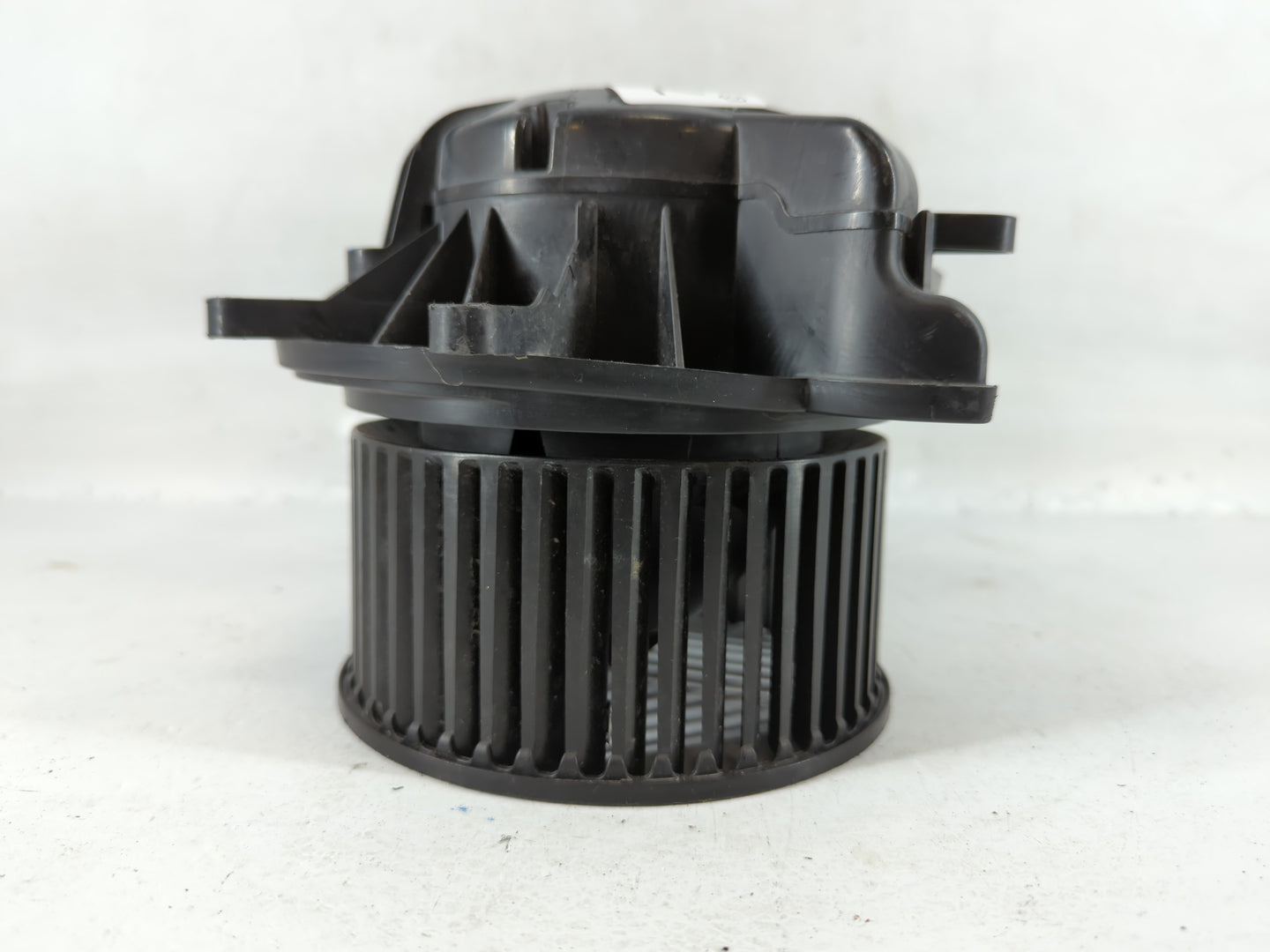 2015-2022 Ford Mustang Heater AC Blower Motor P/N:T953271 Fits Fits 2015 2016 2017 2018 2019 2020 2021 2022 OEM Used Auto Pa
