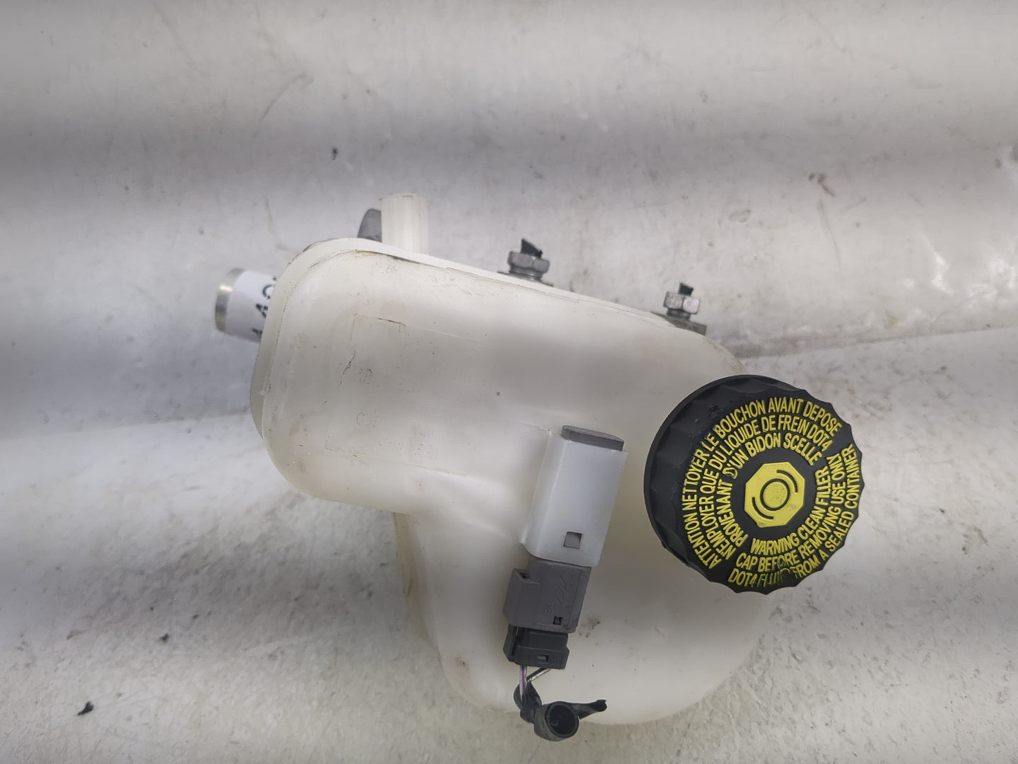 2019-2022 Ford Ranger Brake Master Cylinder 1498310 - Oemusedautoparts1.com