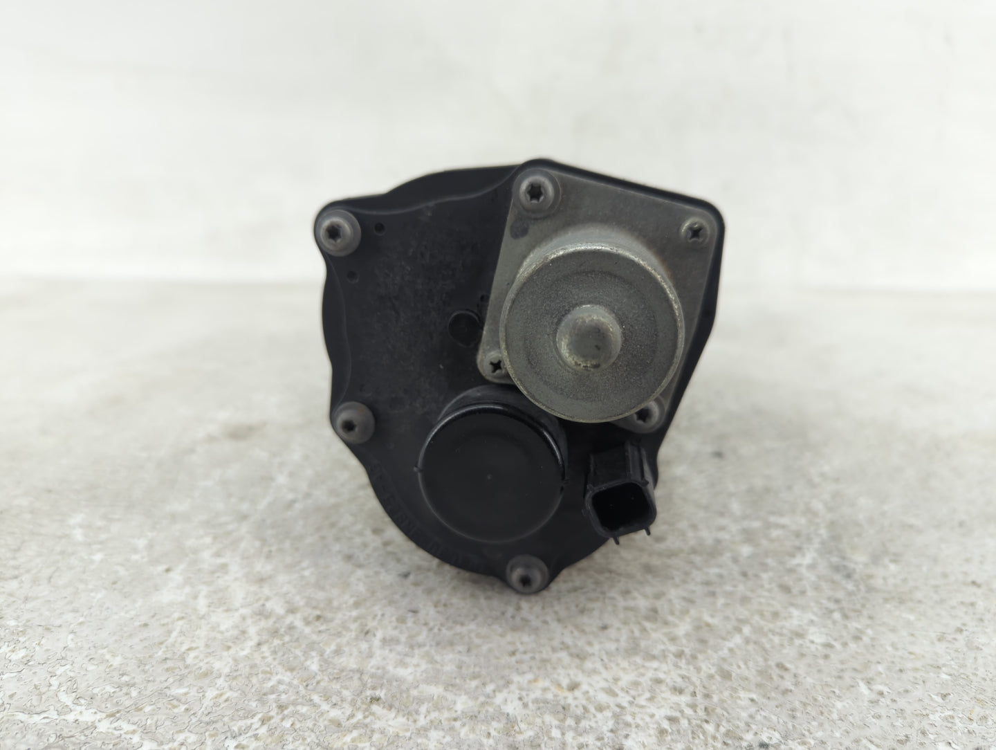 2010-2019 Ford Taurus Throttle Body P/N:AA5E-BA Fits Fits 2010 2011 2012 2013 2014 2015 2016 2017 2018 2019 OEM Used Auto Pa