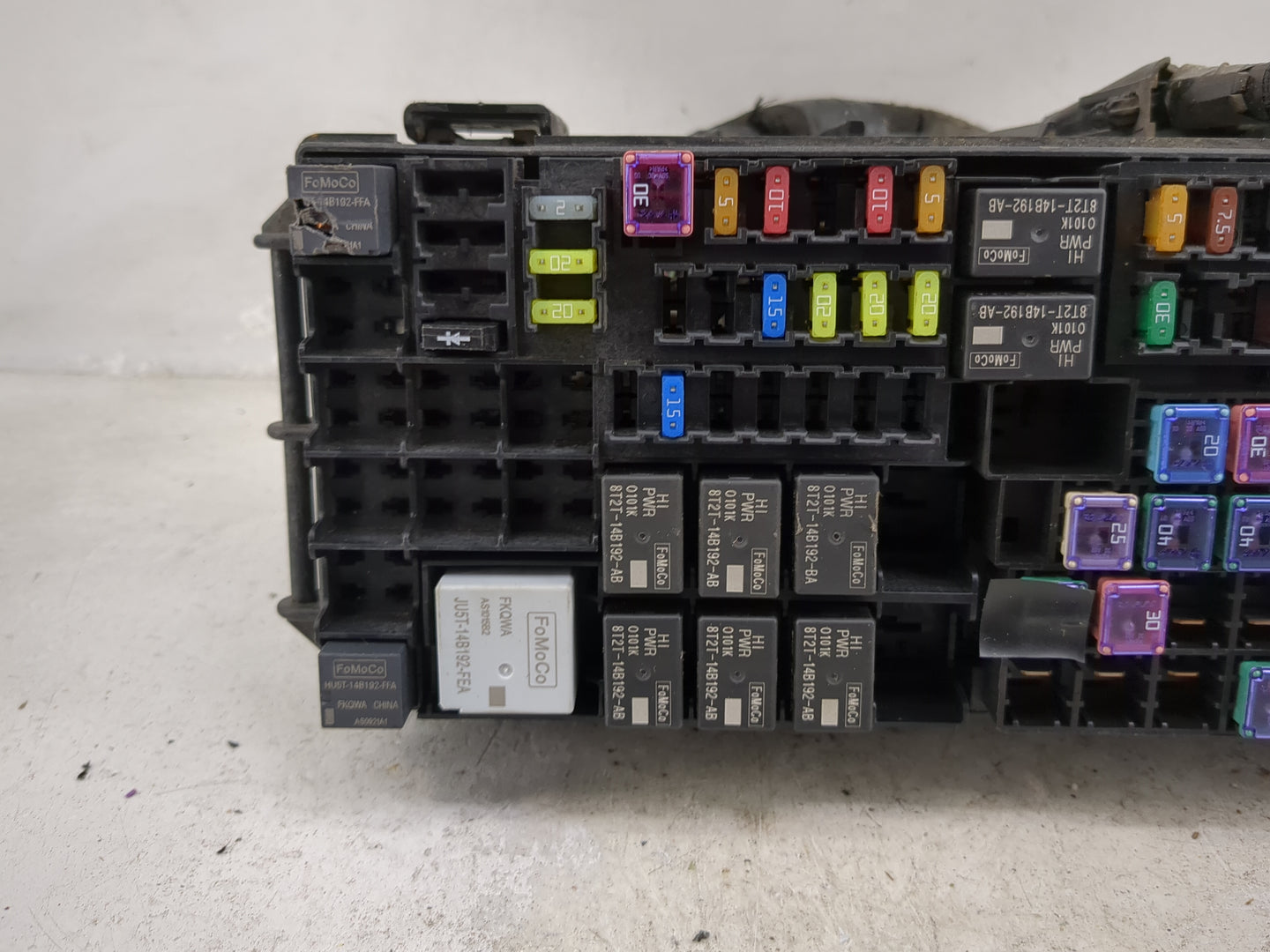2013-2016 Ford Taurus Fusebox Fuse Box Panel Relay Module P/N:DG1T-14A003-BA 8T2T-14B192-AB Fits Fits 2013 2014 2015 2016 OE