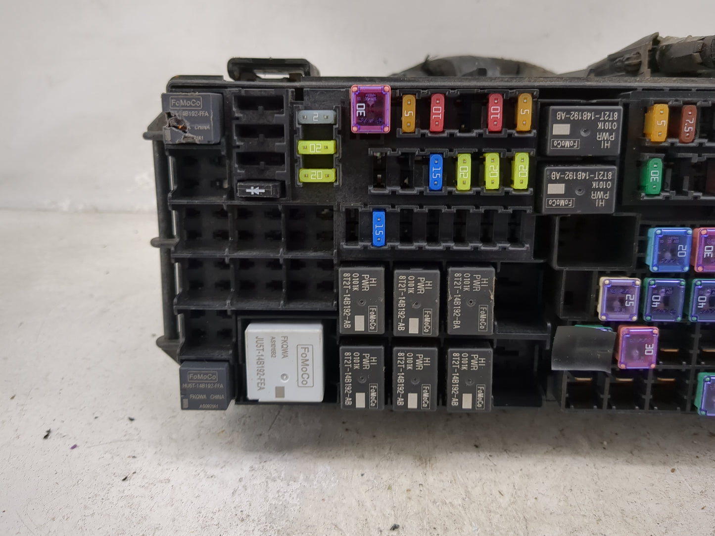 2013-2016 Ford Taurus Fusebox Fuse Box Panel Relay Module P/N:DG1T-14A003-BA 8T2T-14B192-AB Fits Fits 2013 2014 2015 2016 OE