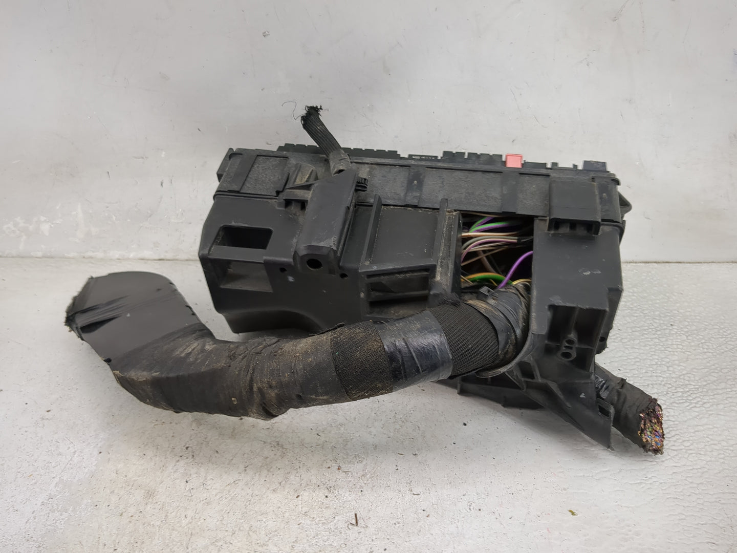2013-2016 Ford Taurus Fusebox Fuse Box Panel Relay Module P/N:DG1T-14A003-BA 8T2T-14B192-AB Fits Fits 2013 2014 2015 2016 OE
