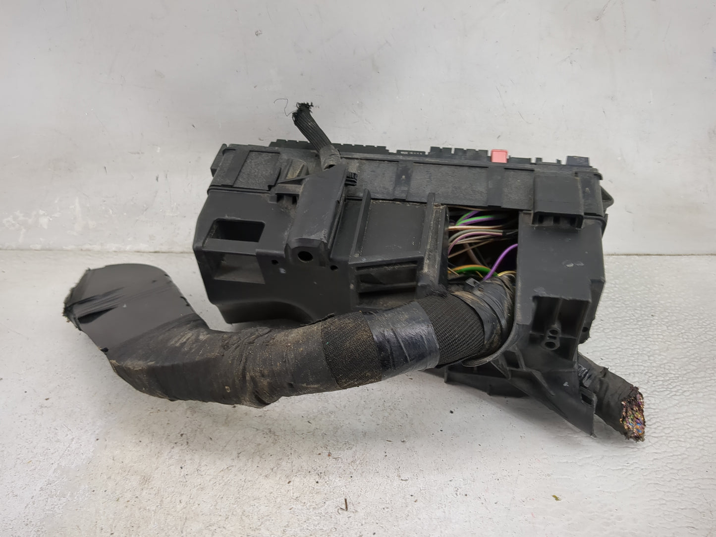 2013-2016 Ford Taurus Fusebox Fuse Box Panel Relay Module P/N:DG1T-14A003-BA 8T2T-14B192-AB Fits Fits 2013 2014 2015 2016 OE