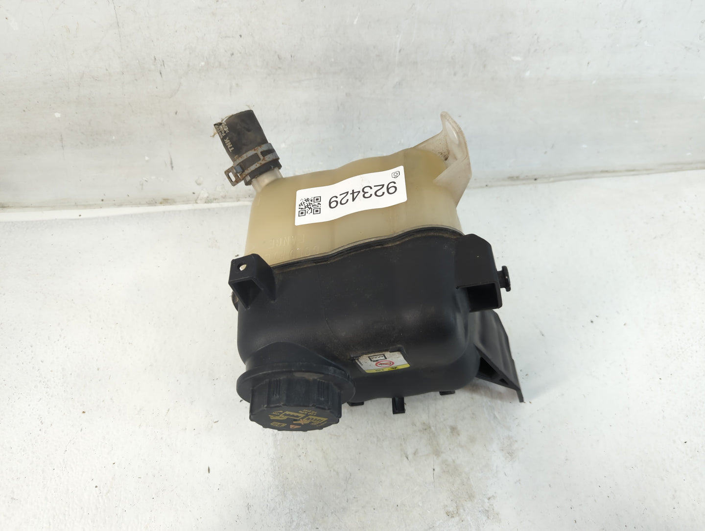 2012-2019 Ford Taurus Radiator Coolant Overflow Expansion Tank Bottle 923429 - Oemusedautoparts1.com