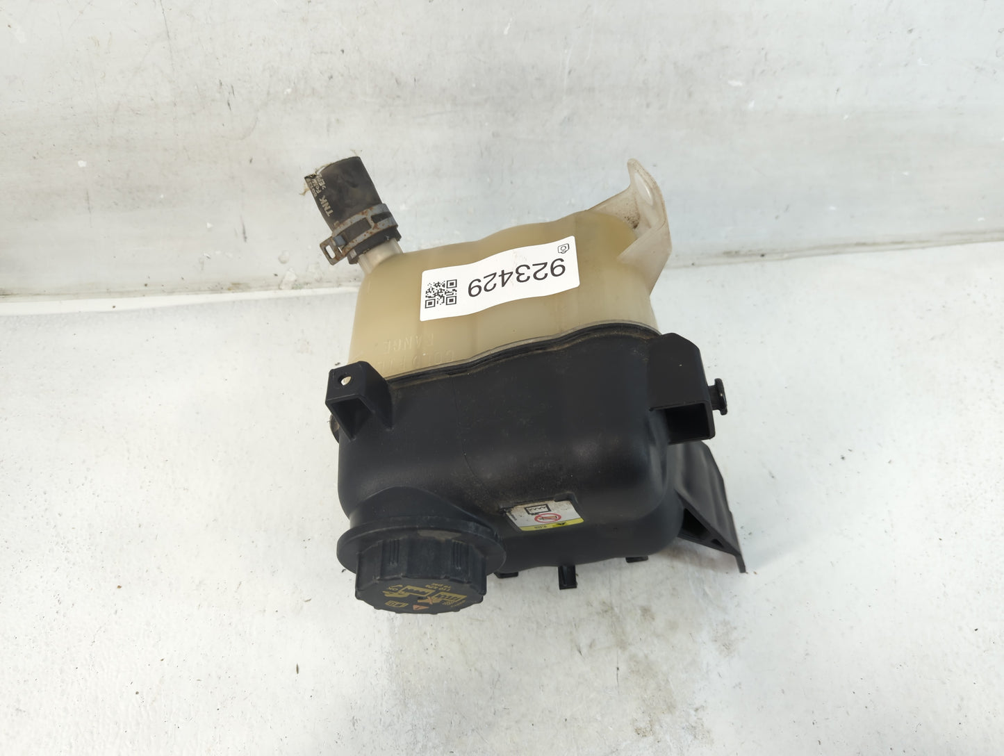 2012-2019 Ford Taurus Radiator Coolant Overflow Expansion Tank Bottle 923429 - Oemusedautoparts1.com