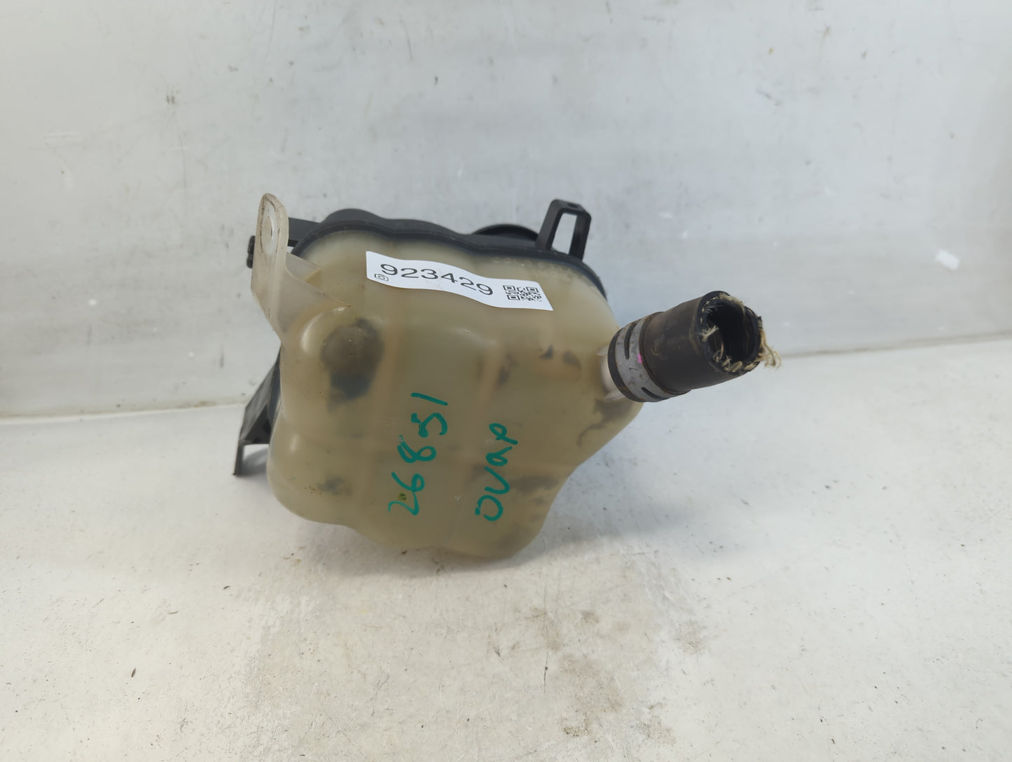 2012-2019 Ford Taurus Radiator Coolant Overflow Expansion Tank Bottle 923429 - Oemusedautoparts1.com