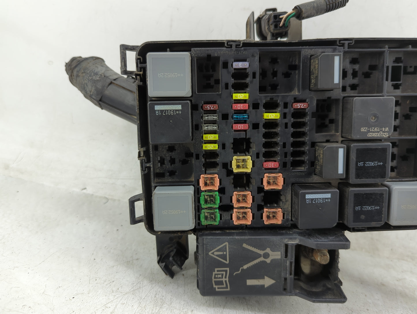 2017-2019 Ford Transit-250 Fusebox Fuse Box Panel Relay Module P/N:BK2T-14A175-AA Fits Fits 2017 2018 2019 OEM Used Auto Par