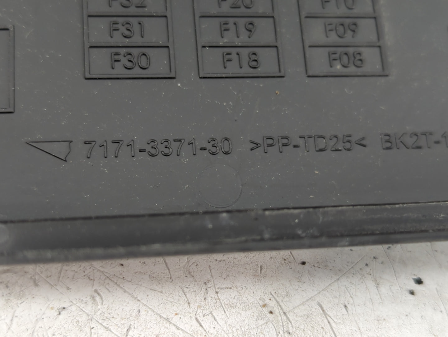 2017-2019 Ford Transit-350 Fusebox Fuse Box Panel Relay Module P/N:7171-3371-30 Fits Fits 2017 2018 2019 OEM Used Auto Parts