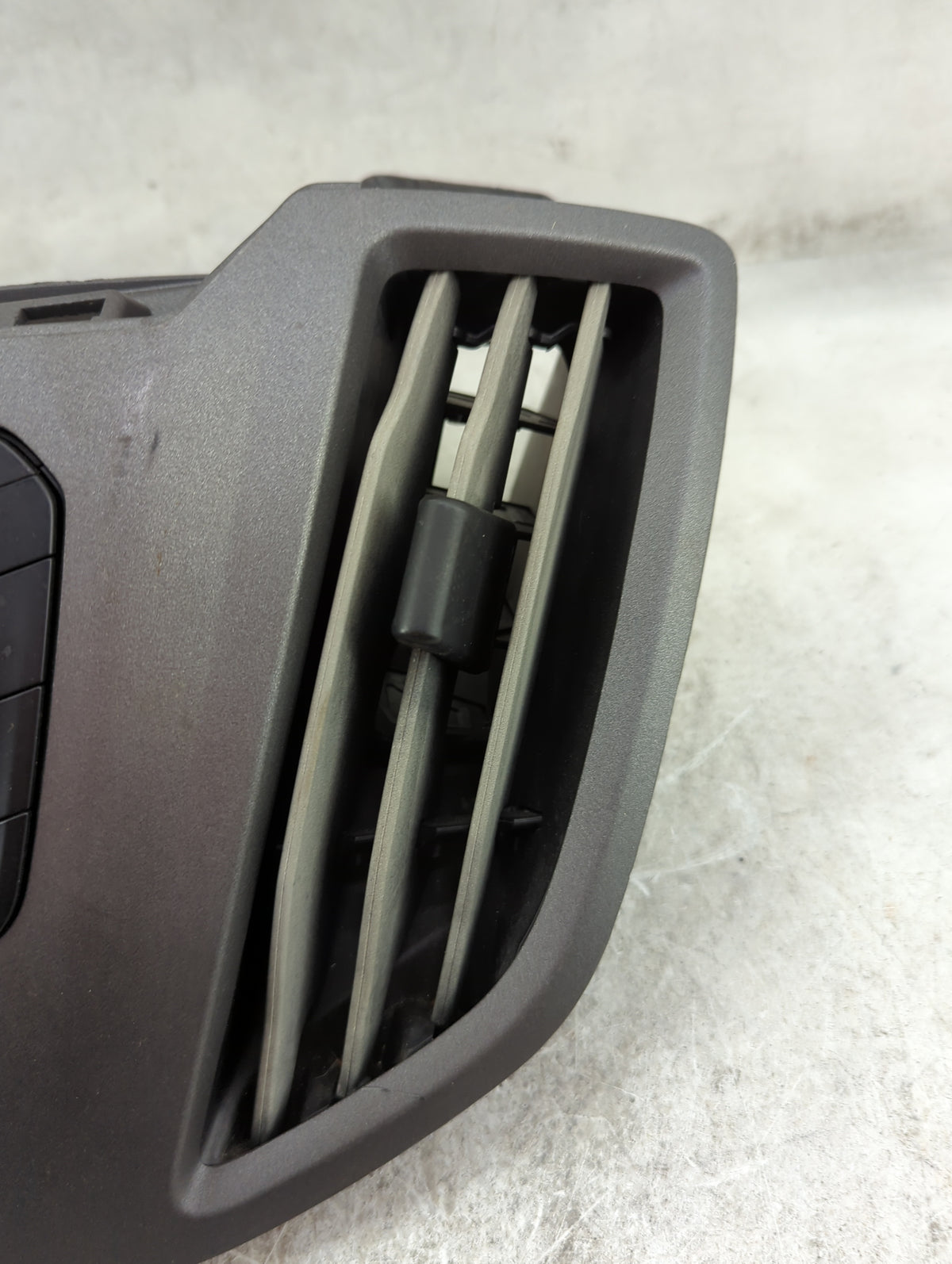 2019 Ford Transit 150 Radio AM FM Cd Player Receiver Replacement P/N:BK31-V018B09 BCW Fits 2016 2017 2018 OEM Used Auto Part