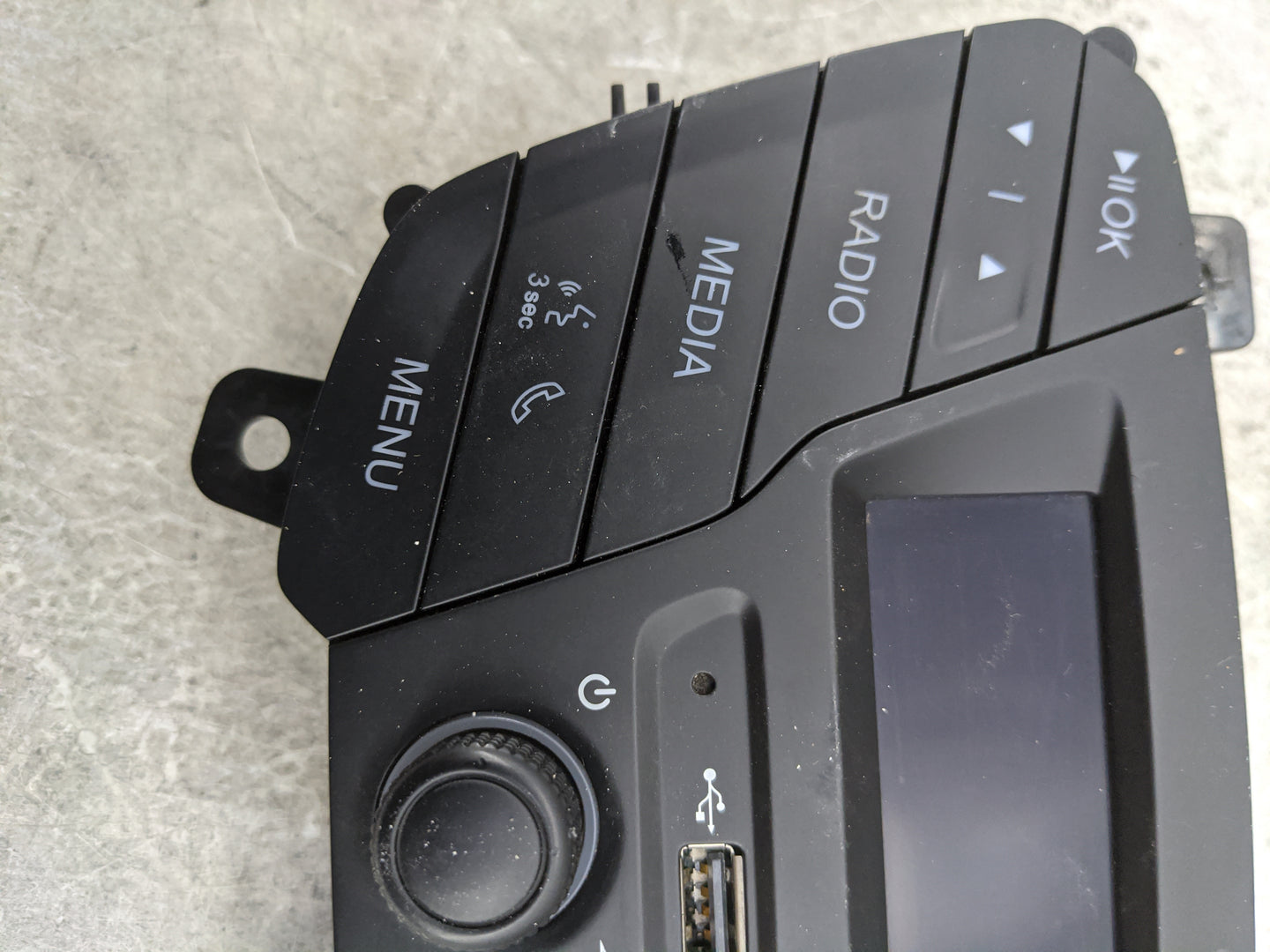 2019 Ford Transit 350 Radio AM FM Cd Player Receiver Replacement P/N:276-1901-09 Fits OEM Used Auto Parts - Oemusedautoparts