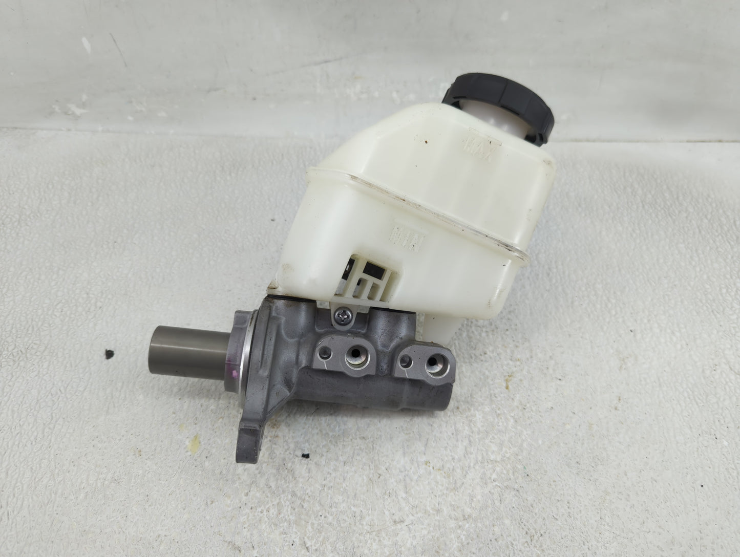 2019-2021 Genesis G70 Brake Master Cylinder - Oemusedautoparts1.com