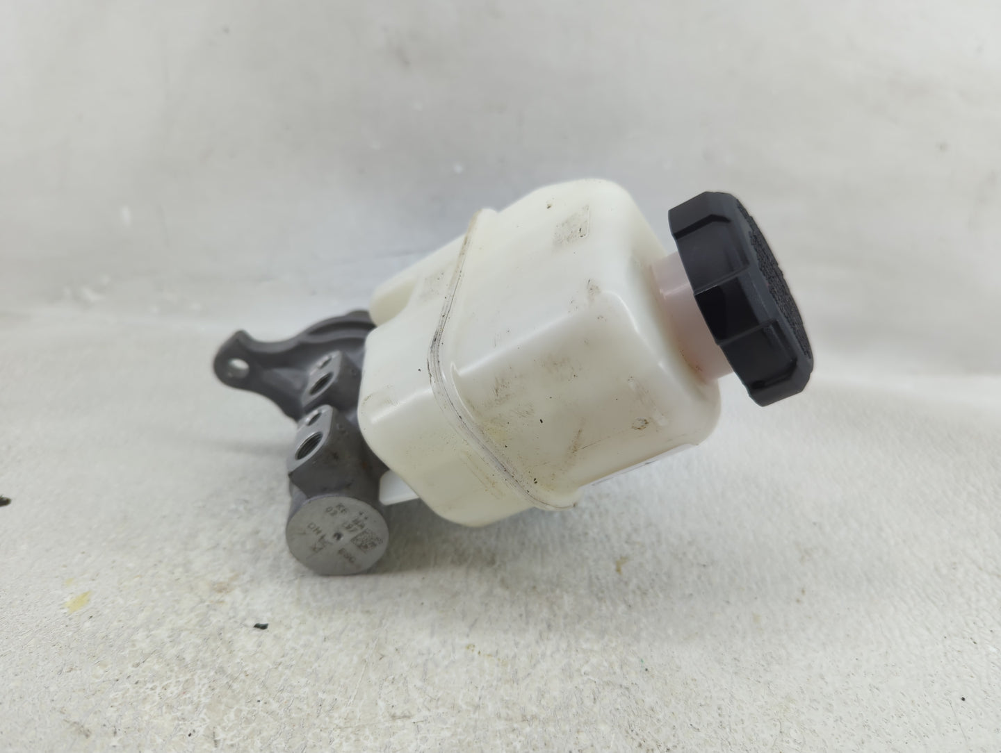 2019-2021 Genesis G70 Brake Master Cylinder - Oemusedautoparts1.com