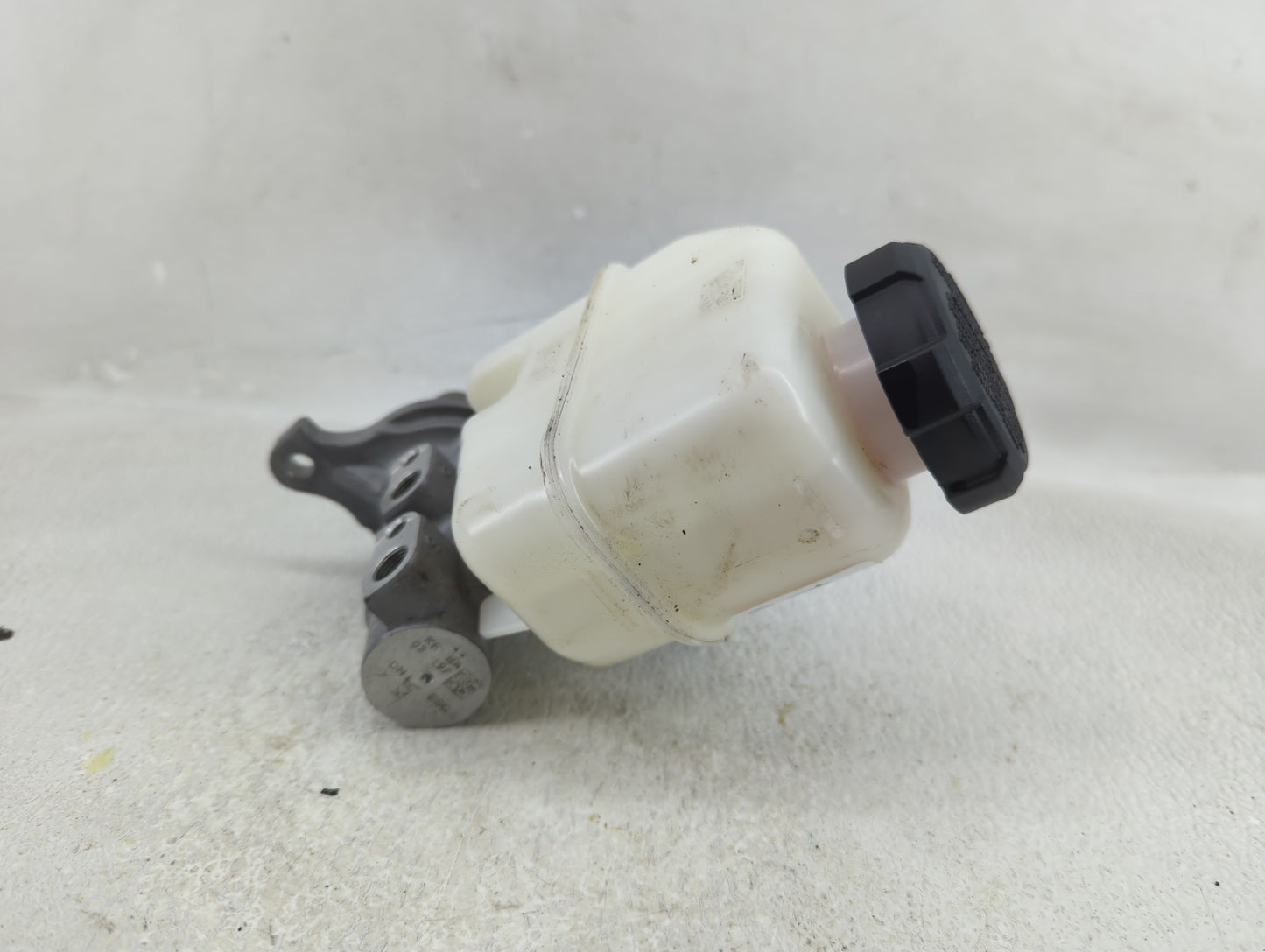 2019-2021 Genesis G70 Brake Master Cylinder - Oemusedautoparts1.com