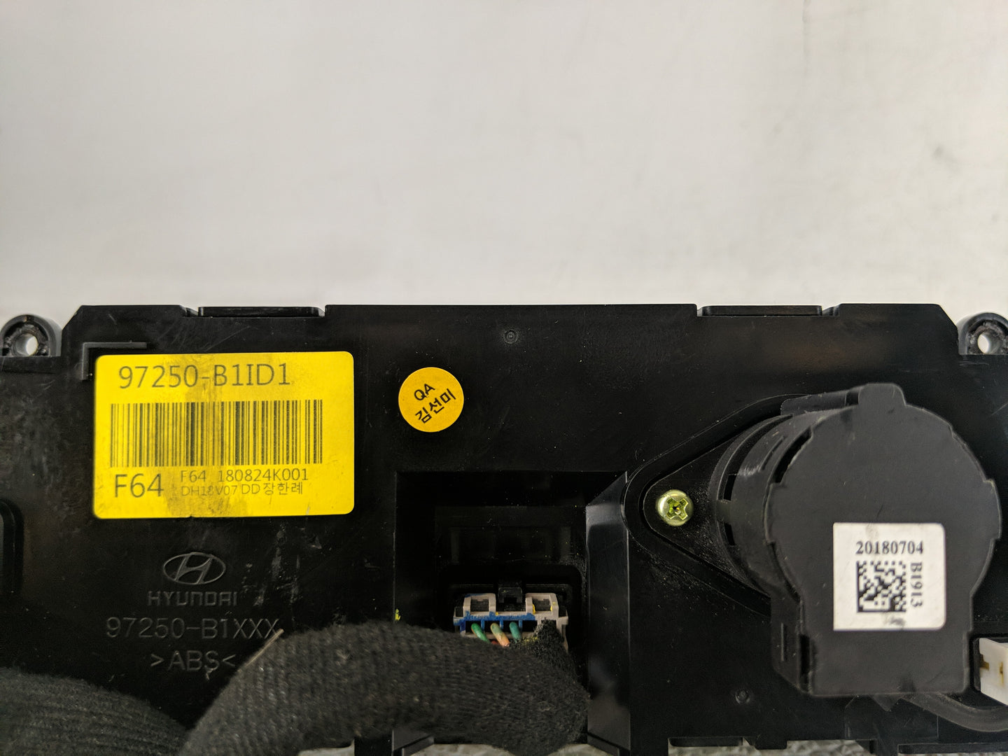 2019-2020 Genesis G80 Climate Control Module Temperature AC/Heater Replacement P/N:97250-B1ID1 Fits Fits 2019 2020 OEM Used 