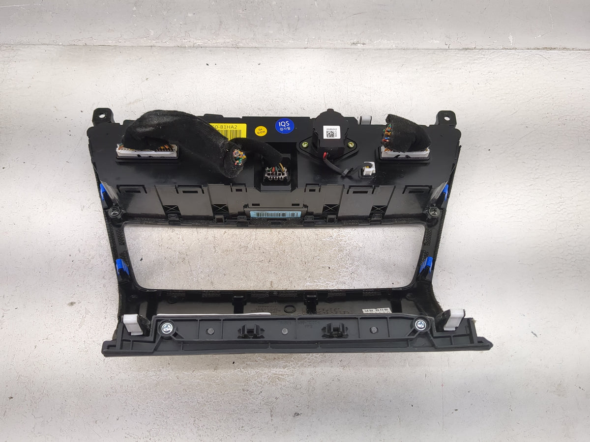 2018-2020 Genesis G80 Climate Control Module Temperature AC/Heater Replacement P/N:97250-B1HA2 Fits Fits 2018 2019 2020 OEM 