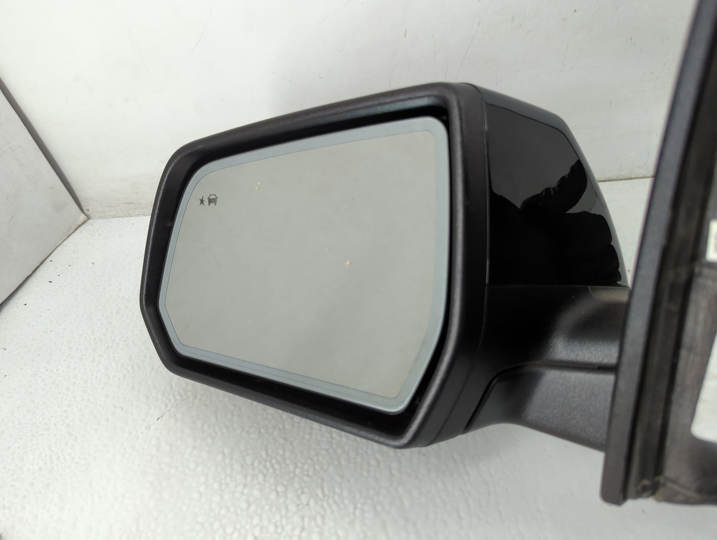 2017-2019 Gmc Acadia Driver Side View Mirror - Left Door Mirror OEM Used - Oemusedautoparts1.com