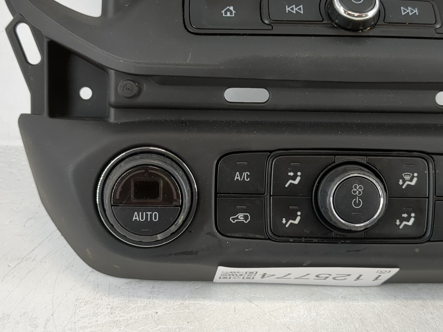 2017-2019 Gmc Acadia Radio AM FM Cd Player Receiver Replacement P/N:42342519 Fits Fits 2017 2018 2019 OEM Used Auto Parts - 