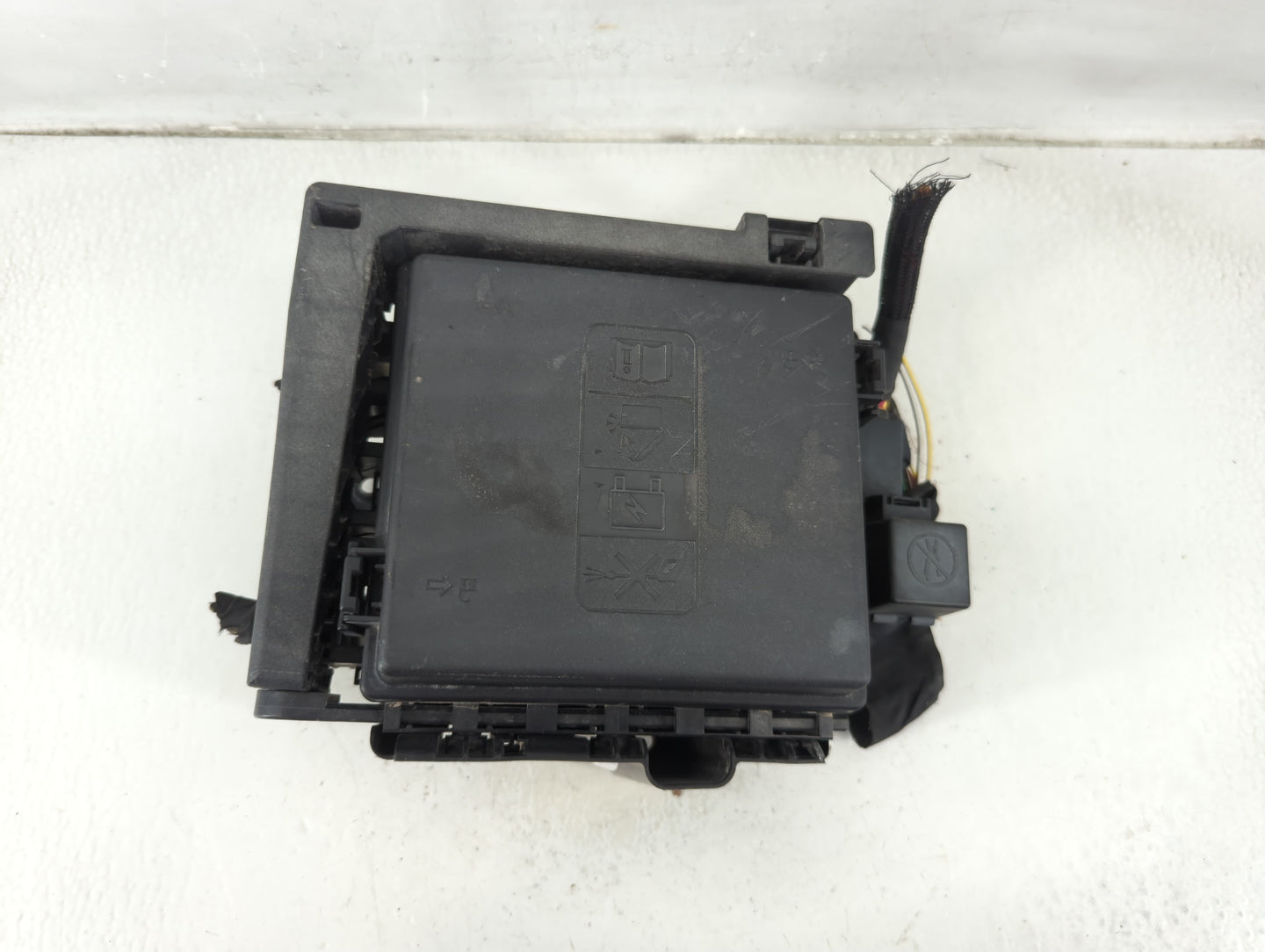 2017-2019 Gmc Acadia Fusebox Fuse Box Panel Relay Module P/N:7171-4521-30 Fits Fits 2017 2018 2019 OEM Used Auto Parts - Oem