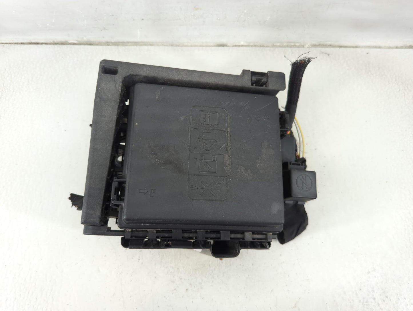 2017-2019 Gmc Acadia Fusebox Fuse Box Panel Relay Module P/N:7171-4521-30 Fits Fits 2017 2018 2019 OEM Used Auto Parts - Oem