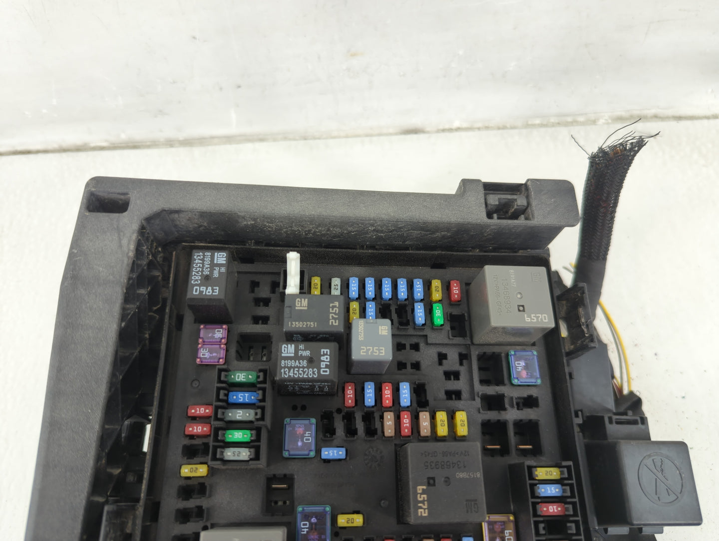 2017-2019 Gmc Acadia Fusebox Fuse Box Panel Relay Module P/N:7171-4521-30 Fits Fits 2017 2018 2019 OEM Used Auto Parts - Oem
