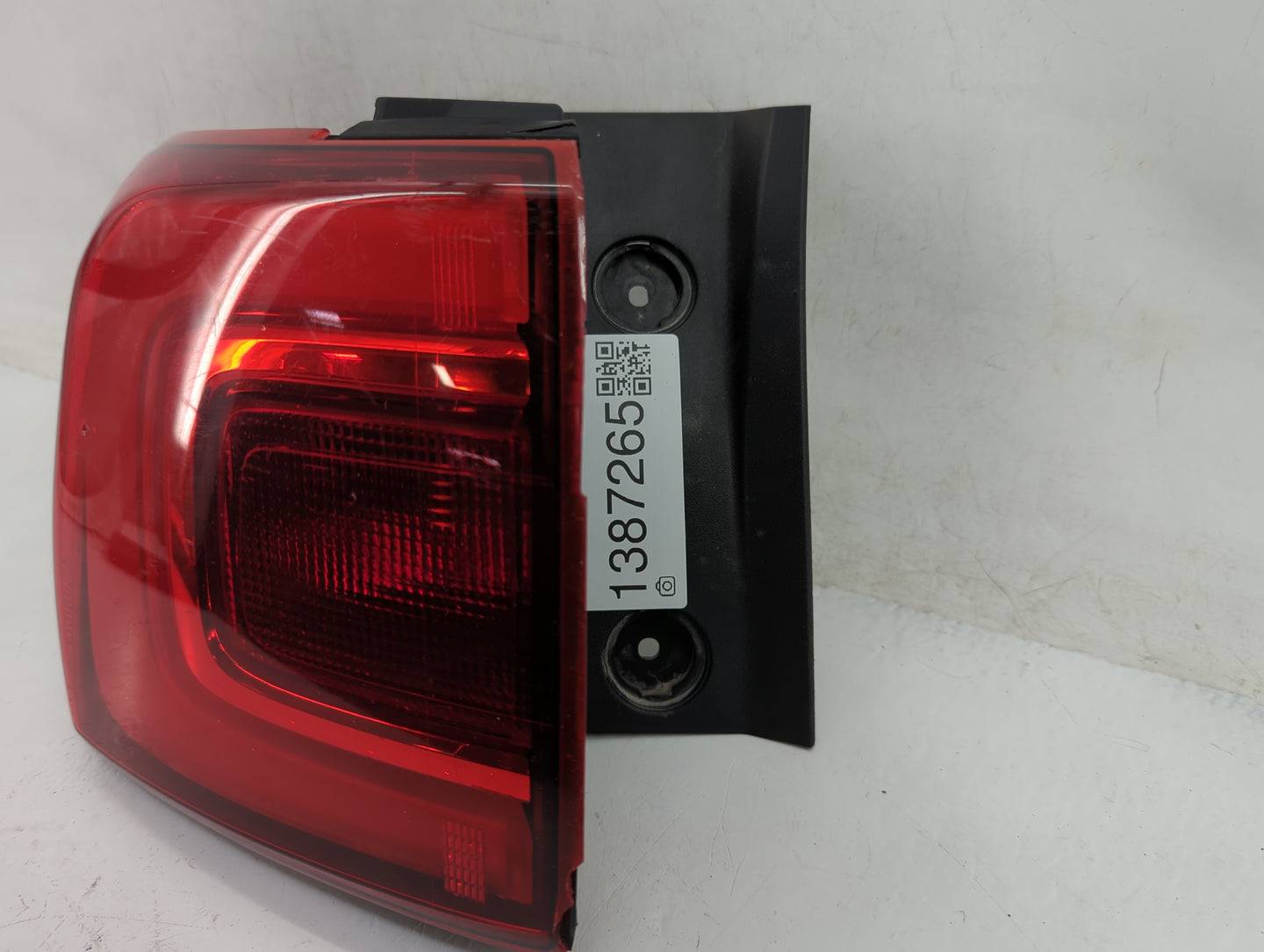 2017-2019 Gmc Acadia Tail Light Assembly Driver Left OEM P/N:84509640 84589640 Fits Fits 2017 2018 2019 OEM Used Auto Parts 