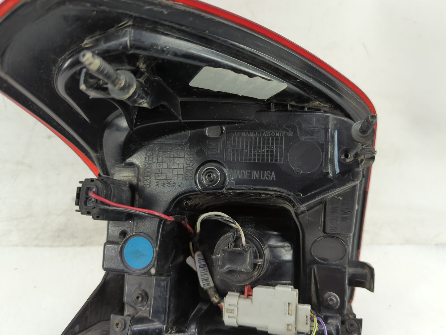 2017-2019 Gmc Acadia Tail Light Assembly Driver Left OEM P/N:84509640 84589640 Fits Fits 2017 2018 2019 OEM Used Auto Parts 