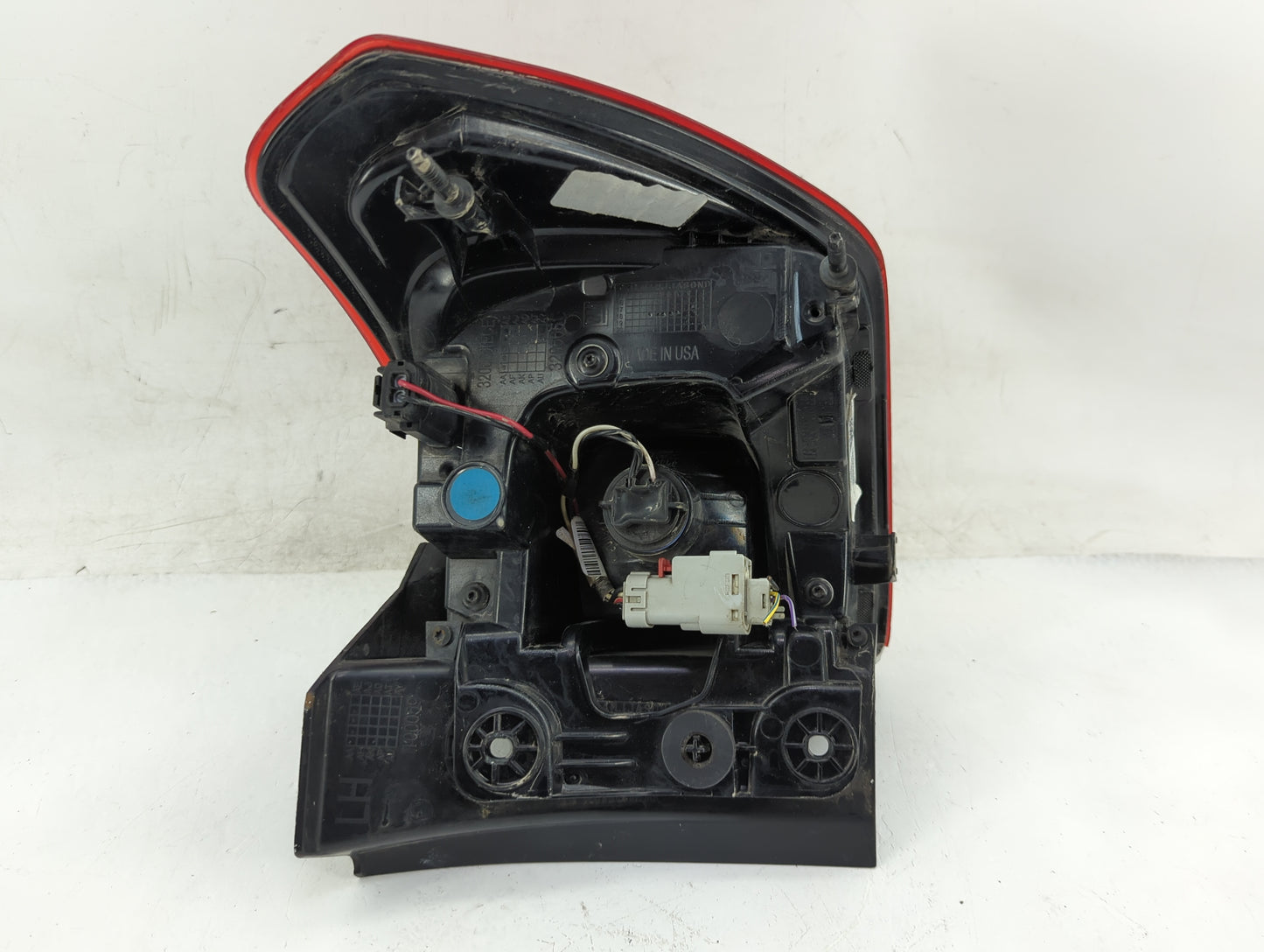 2017-2019 Gmc Acadia Tail Light Assembly Driver Left OEM P/N:84509640 84589640 Fits Fits 2017 2018 2019 OEM Used Auto Parts 