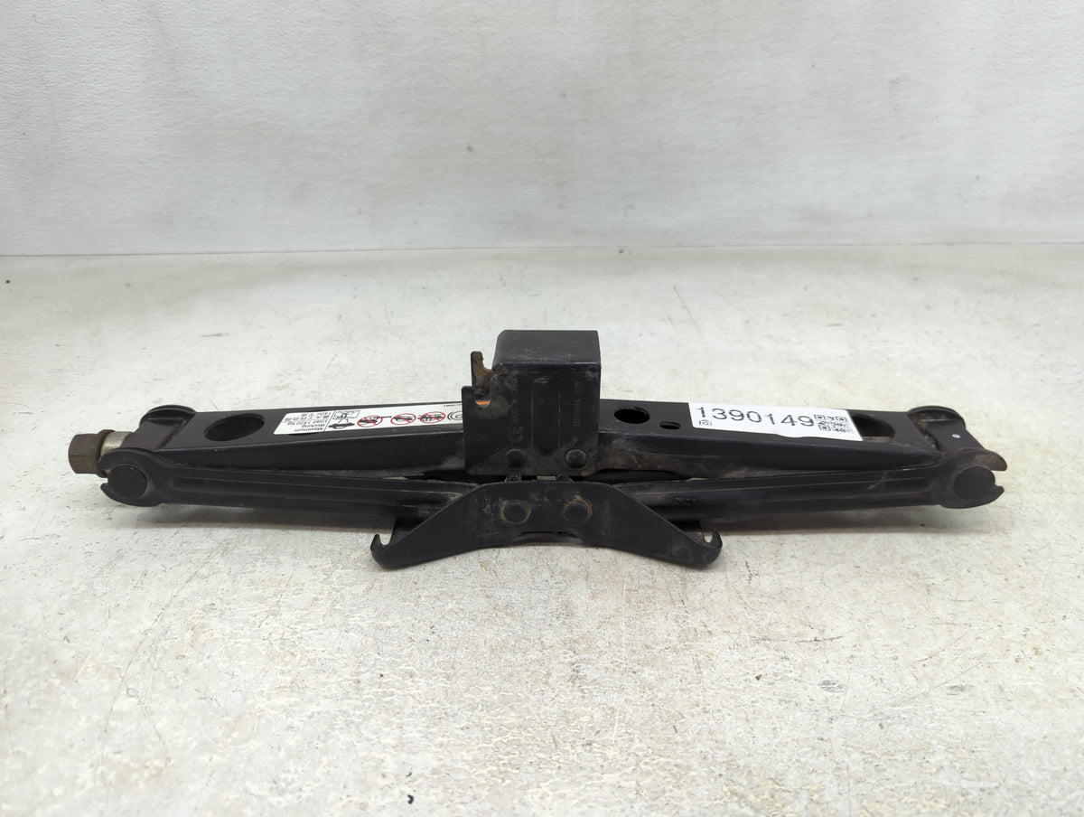 2019 Gmc Acadia Spare Scissor Car Jack 1390149 - Oemusedautoparts1.com