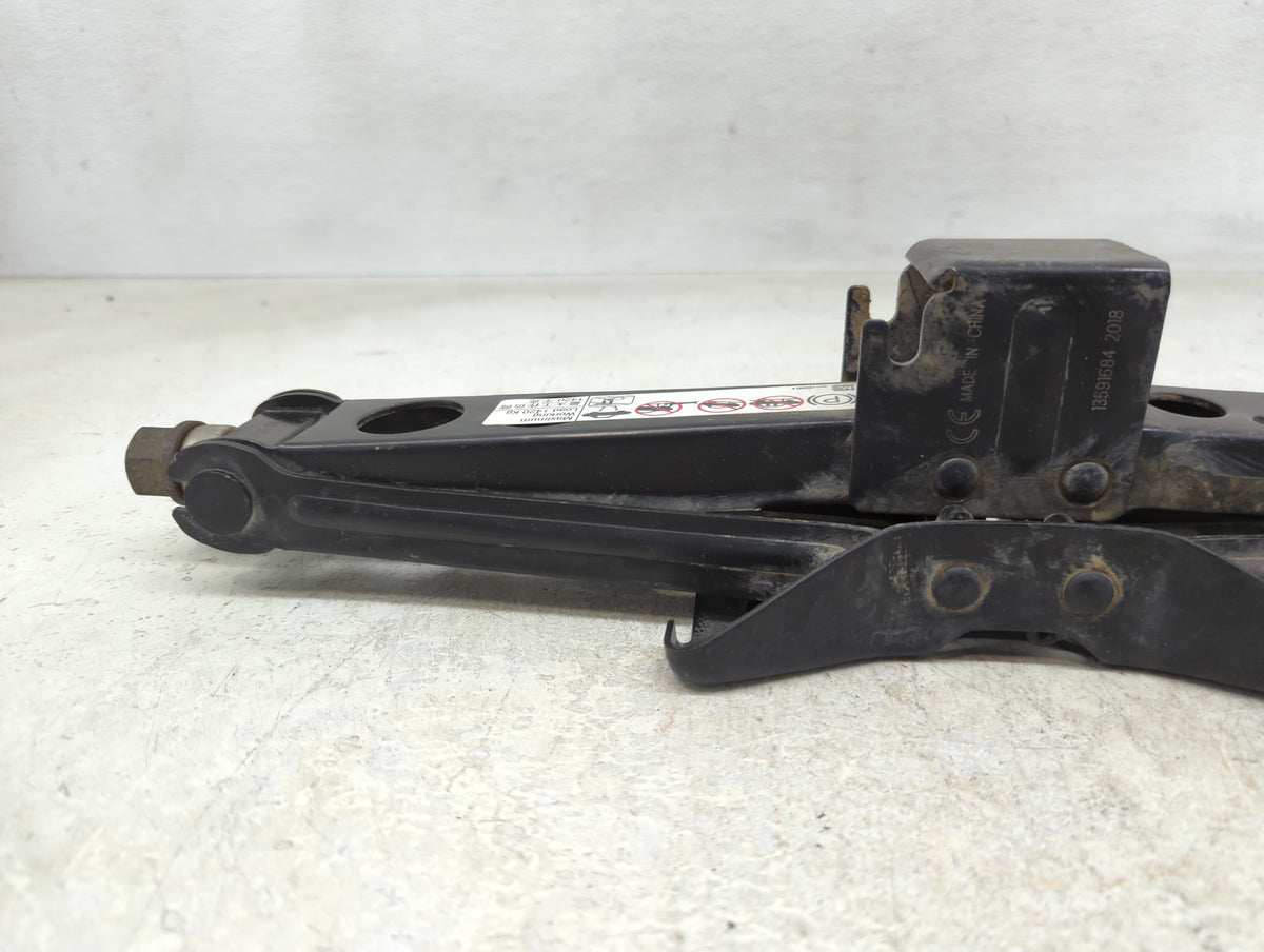 2019 Gmc Acadia Spare Scissor Car Jack 1390149 - Oemusedautoparts1.com