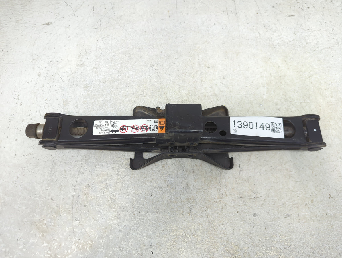 2019 Gmc Acadia Spare Scissor Car Jack 1390149 - Oemusedautoparts1.com