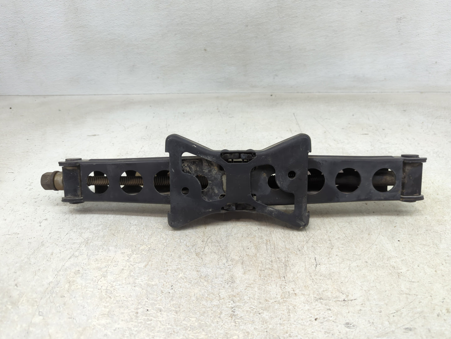 2019 Gmc Acadia Spare Scissor Car Jack - Oemusedautoparts1.com