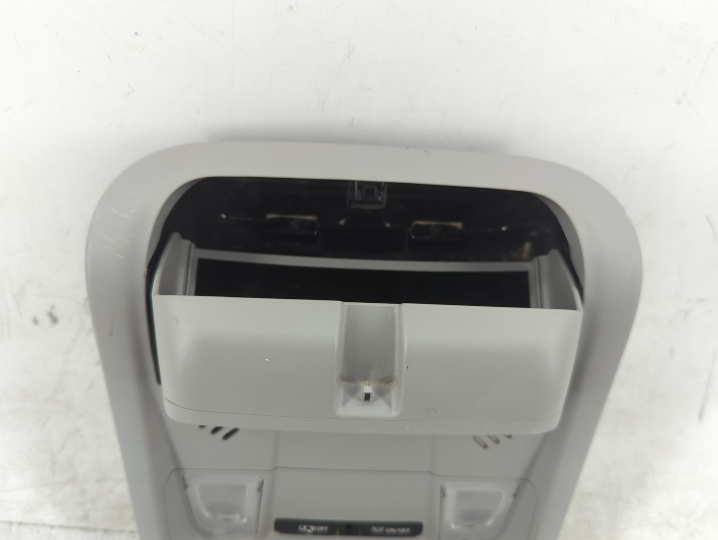 2017-2019 Gmc Acadia Overhead Roof Console 1408473 - Oemusedautoparts1.com