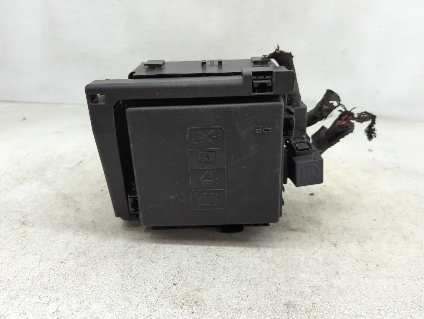 2017-2019 Gmc Acadia Fusebox Fuse Box Panel Relay Module P/N:7171-4521-30 Fits Fits 2017 2018 2019 OEM Used Auto Parts - Oem