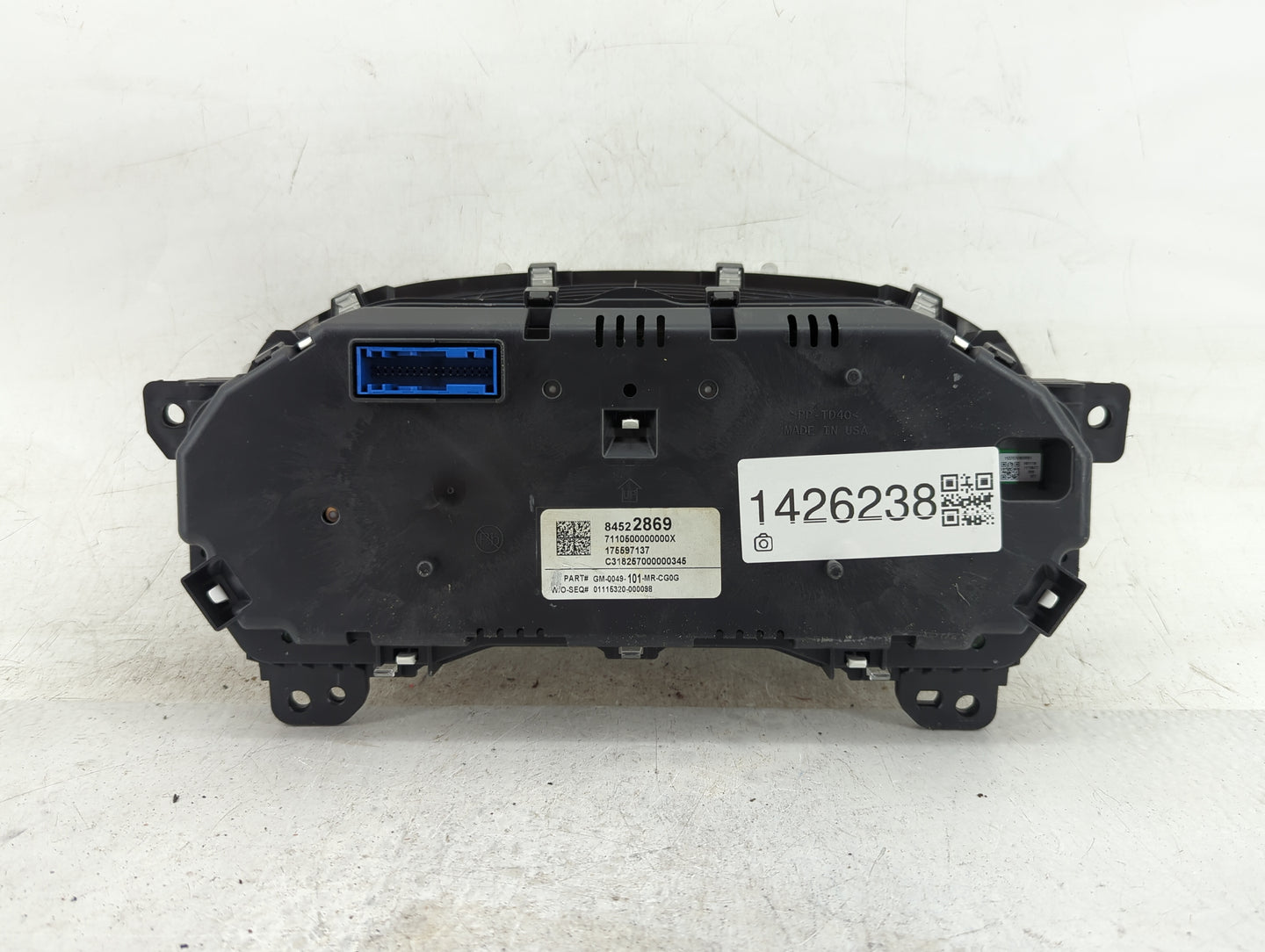2018-2019 Gmc Acadia Instrument Cluster Speedometer Gauges P/N:84522869 Fits Fits 2018 2019 OEM Used Auto Parts - Oemusedaut