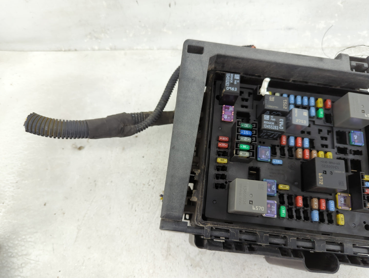 2018-2019 Gmc Acadia Fusebox Fuse Box Panel Relay Module P/N:7171-4521-30 Fits Fits 2018 2019 OEM Used Auto Parts - Oemuseda