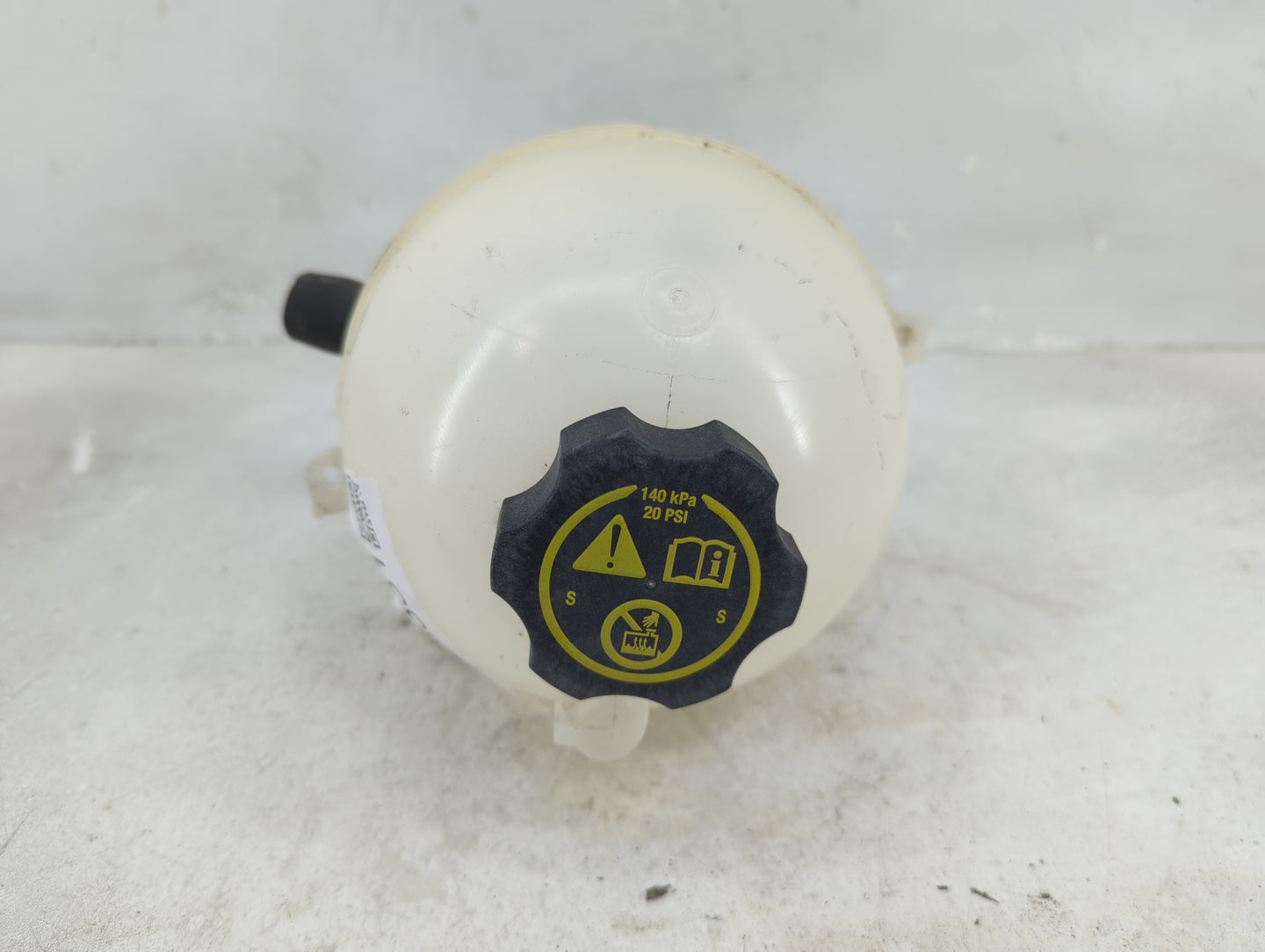 2017-2022 Gmc Acadia Radiator Coolant Overflow Expansion Tank Bottle - Oemusedautoparts1.com
