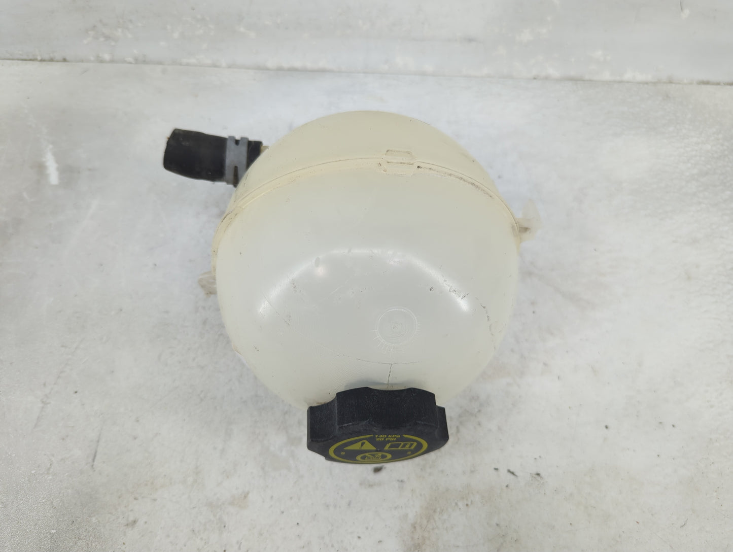 2017-2022 Gmc Acadia Radiator Coolant Overflow Expansion Tank Bottle - Oemusedautoparts1.com