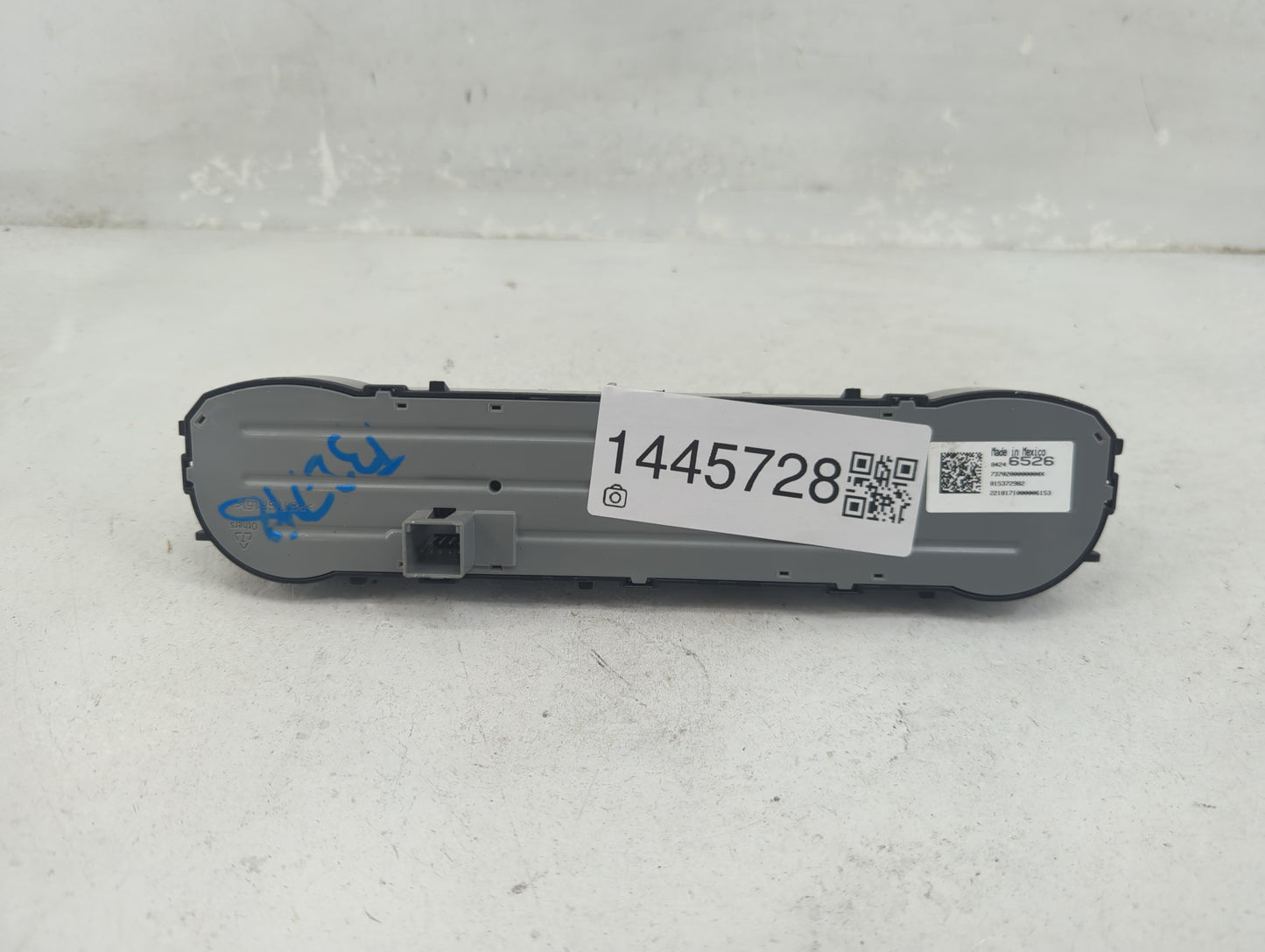 2017-2022 Gmc Acadia Climate Control Module Temperature AC/Heater Replacement P/N:84246526 815372982 Fits OEM Used Auto Part