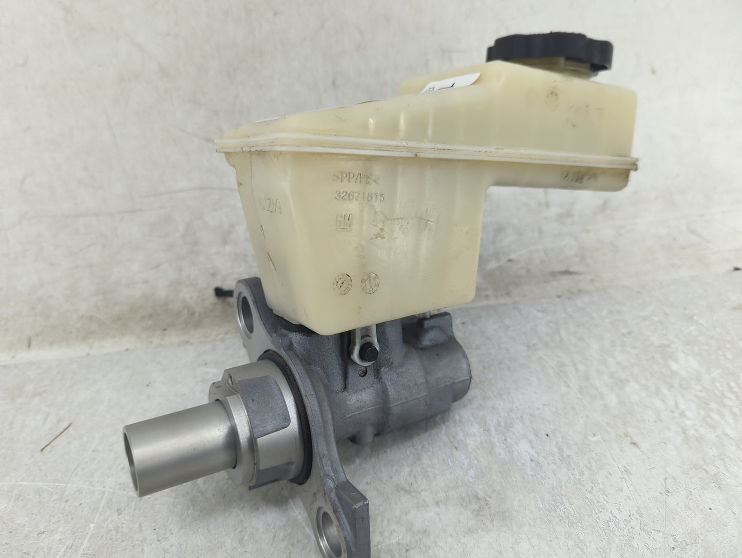 2020-2022 Gmc Acadia Brake Master Cylinder 1451150 - Oemusedautoparts1.com
