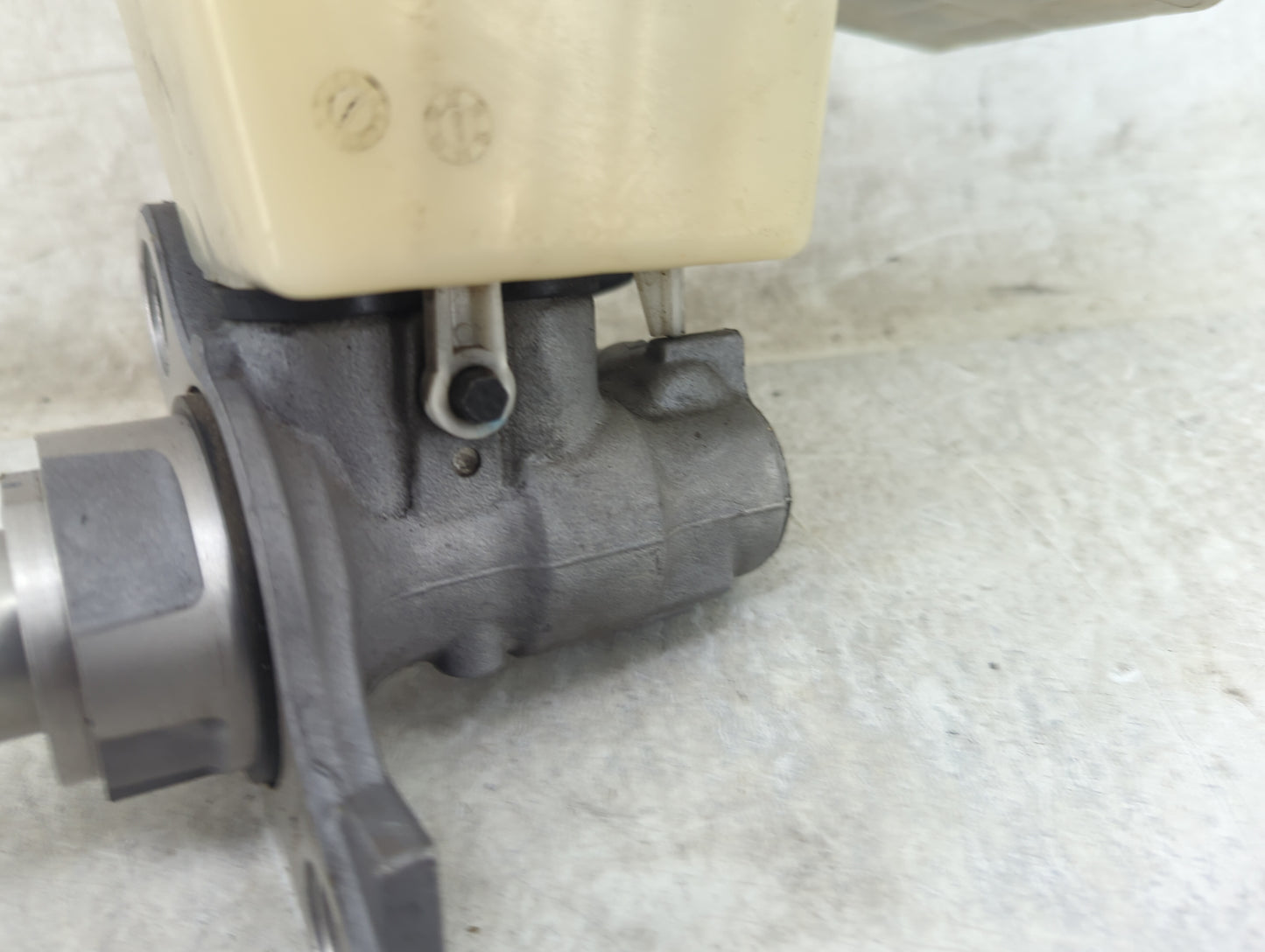2020-2022 Gmc Acadia Brake Master Cylinder 1451150 - Oemusedautoparts1.com