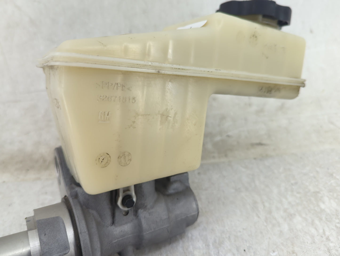 2020-2022 Gmc Acadia Brake Master Cylinder 1451150 - Oemusedautoparts1.com