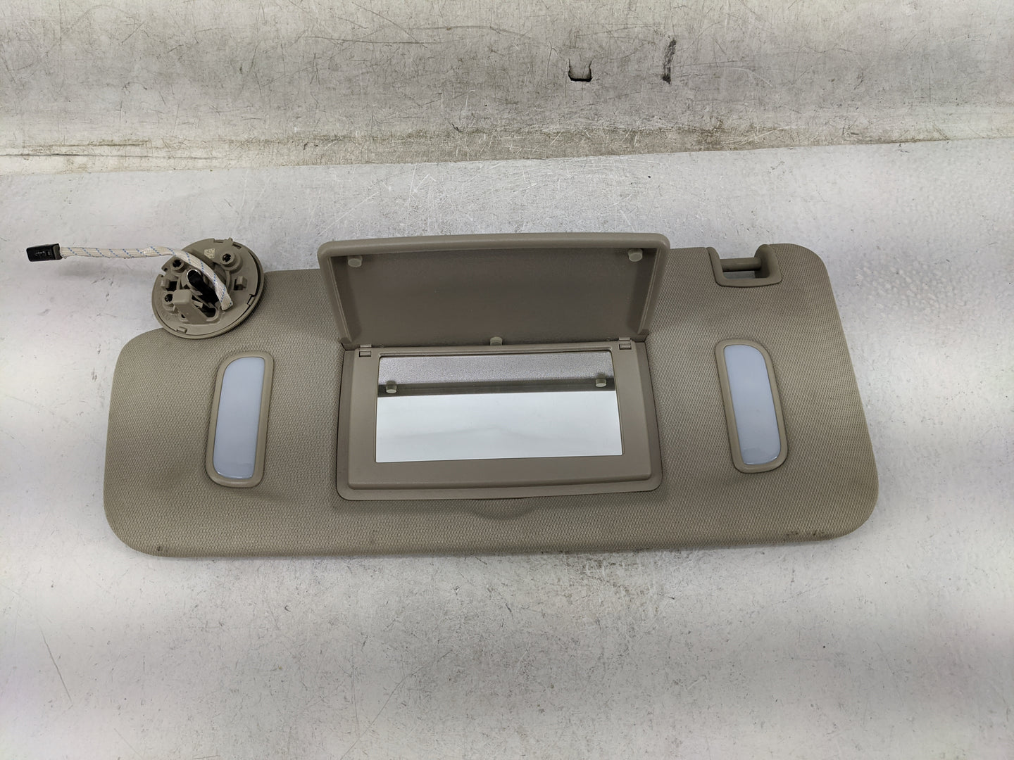 2017-2019 Gmc Acadia Sun Visor Shade Replacement Driver Left Mirror Fits Fits 2017 2018 2019 OEM Used Auto Parts - Oemusedau