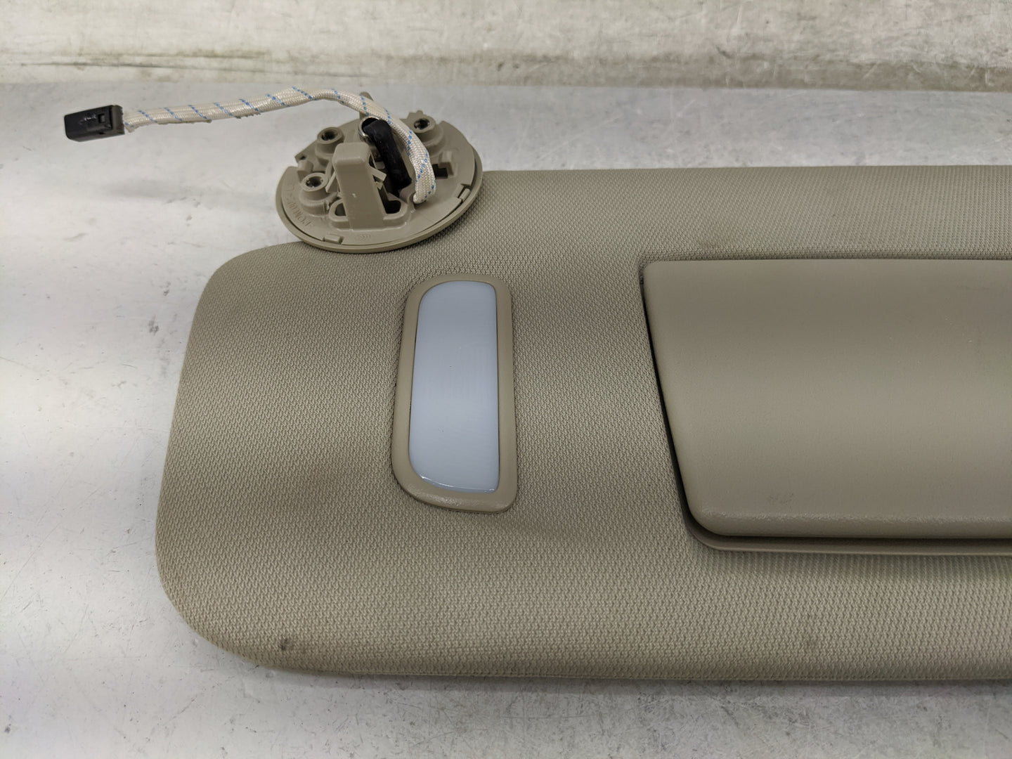 2017-2019 Gmc Acadia Sun Visor Shade Replacement Driver Left Mirror Fits Fits 2017 2018 2019 OEM Used Auto Parts - Oemusedau