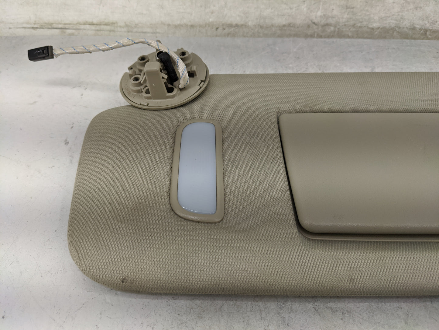 2017-2019 Gmc Acadia Sun Visor Shade Replacement Driver Left Mirror Fits Fits 2017 2018 2019 OEM Used Auto Parts - Oemusedau