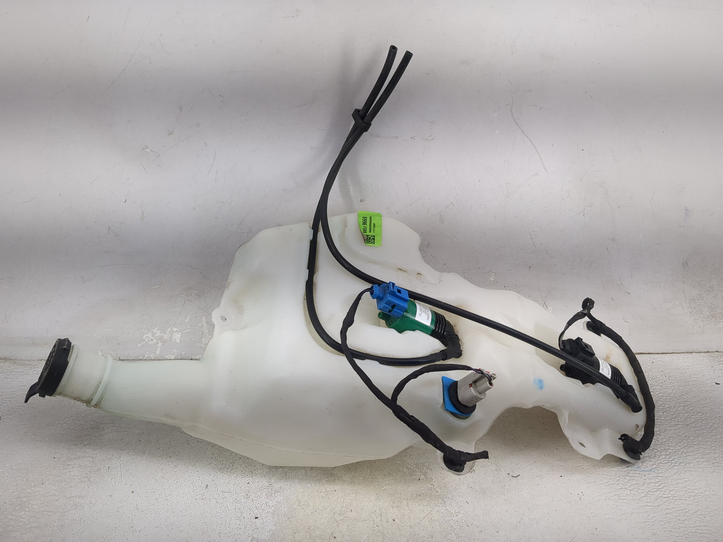 2017-2022 Gmc Acadia Windshield Washer Fluid Reservoir Bottle Oem - Oemusedautoparts1.com